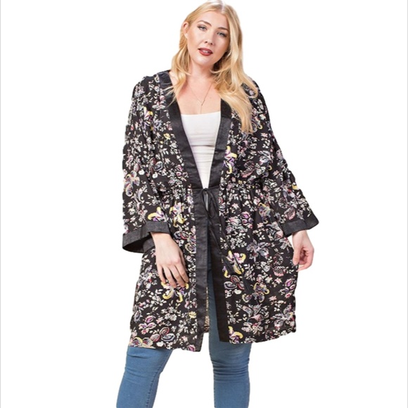 ✨SOLD OUT✨NWT Plus Size Black Floral Print Kimono - Picture 1 of 4